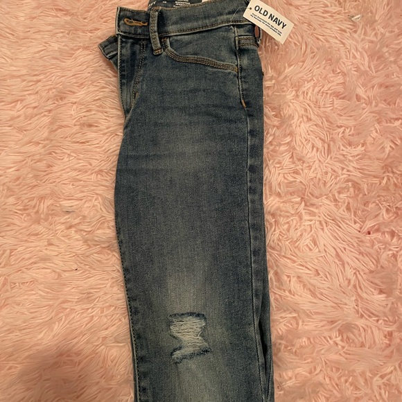 BRAND NEW Girls’ Old Navy Jeans. Light distressing. Size 10 - Picture 2 of 2